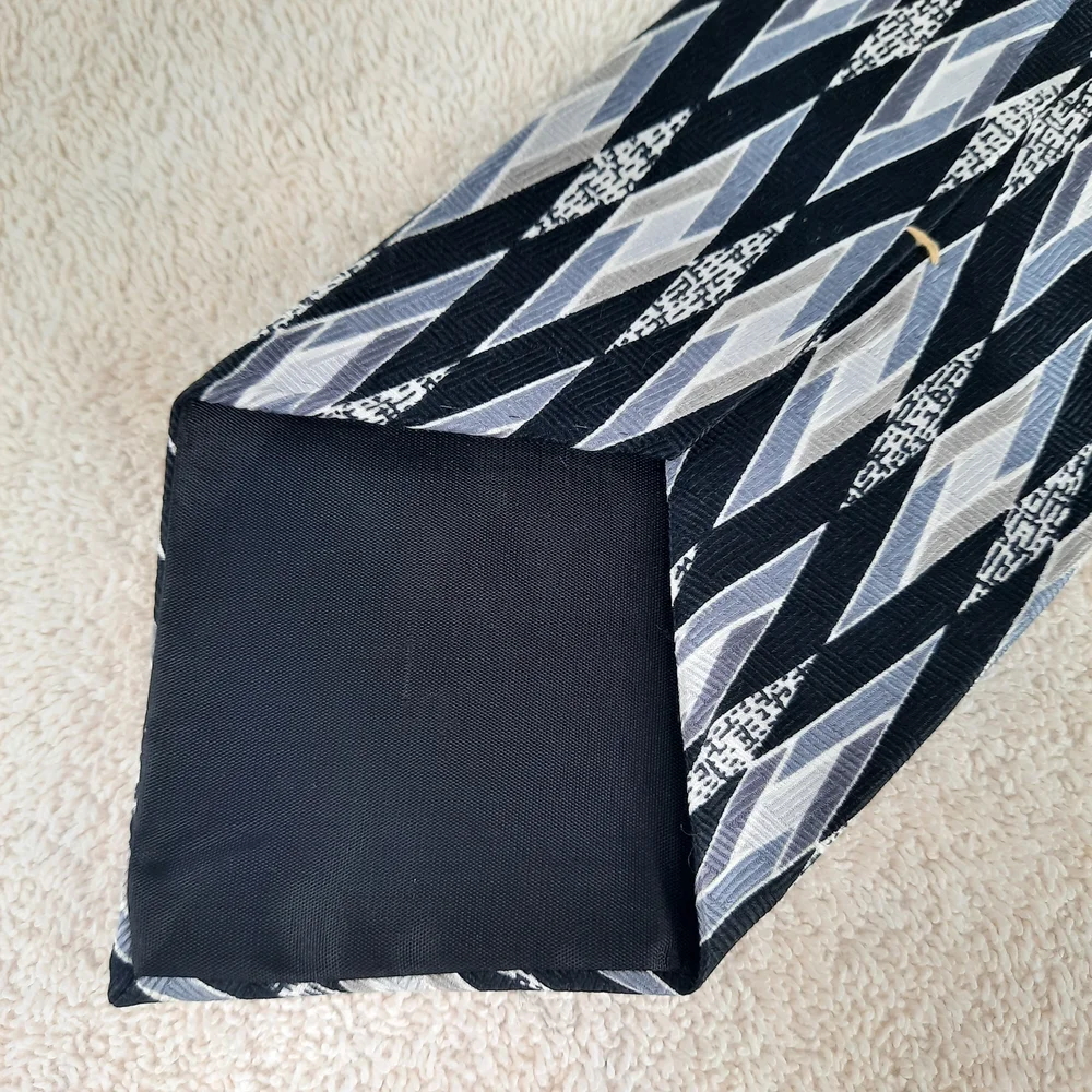 Oscar de la Renta Black and Silver Patterned Silk Men's Necktie - Picture 3 of 7